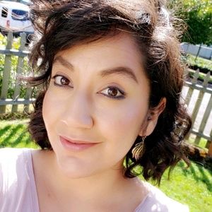 Meet your Posher, Monica